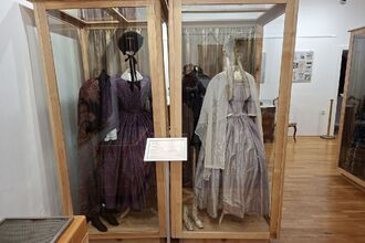 Větrání historického šatníku aneb krinolíny na výletě
