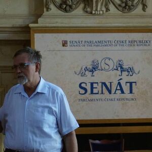 Slavnostní vernisáž v Senátu - Martinů obrázky kreslící	