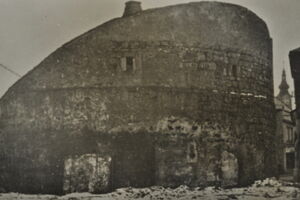 Barbakán Litomyšlské brány před jeho zbořením v roce 1938