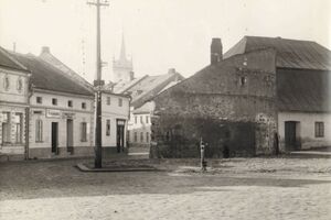 Barbakán litomyšlské brány v Tyršově ulici před zbořením
