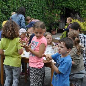 PKL - dílnička pro děti - k výstavě Koloniál Karla Baizy - Kvedlačky a mýdélka